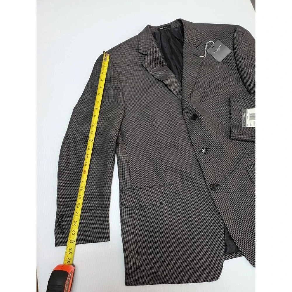 Van Heusen command attention